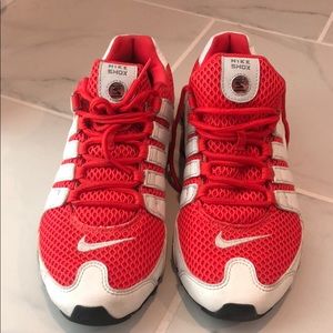 NIKE SHOX